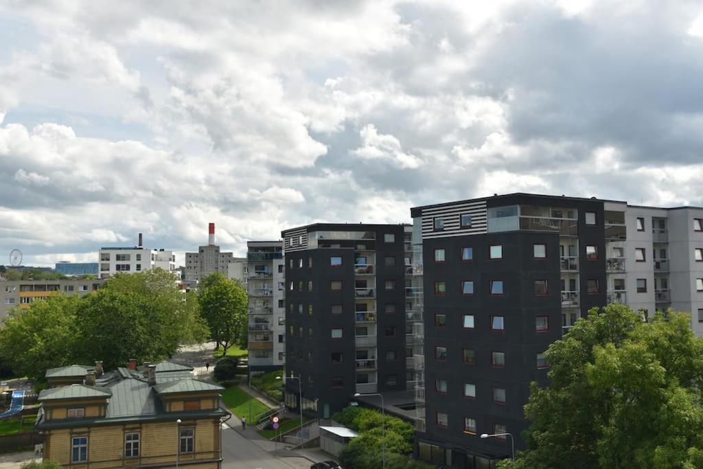 Kahe Magamistoaga Ja Suure Elutoaga 3-Toaline Korter Vaatega Tallinna Aerikeskusele エクステリア 写真