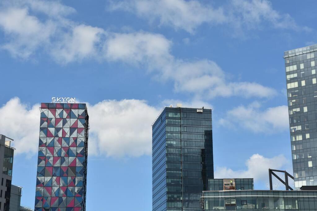 Kahe Magamistoaga Ja Suure Elutoaga 3-Toaline Korter Vaatega Tallinna Aerikeskusele エクステリア 写真