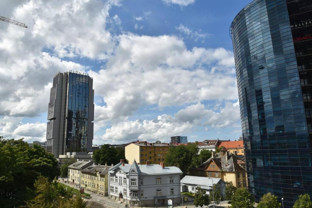 Kahe Magamistoaga Ja Suure Elutoaga 3-Toaline Korter Vaatega Tallinna Aerikeskusele エクステリア 写真